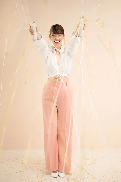 Tuba z serpentynami manualna biało złota 25 cm