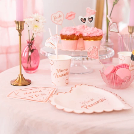 Talerzyki papierowe Wieczór Panieński Serce różowe 9 cali 6 szt.