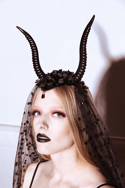 Opaska Rogi z tiulem Halloween 30x76 cm czarny