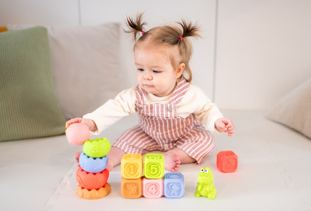 Klocki sensoryczna i piramidka zestaw edukacyjny Montessori