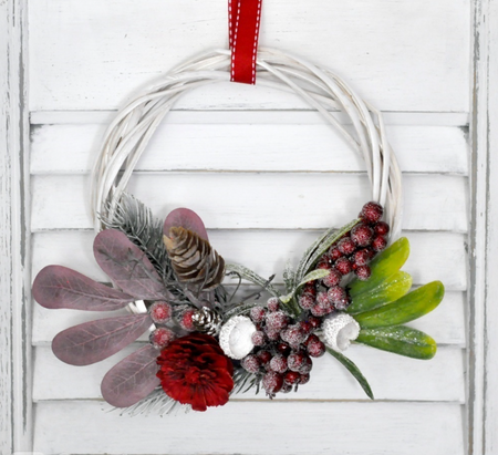 Wianek wiklinowy do dekoracji 15 cm biały