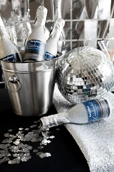 Konfetii pneumatyczne butelka szampana kolor srebrny 20,5 cm