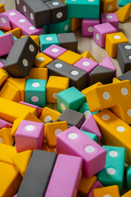 Duże klocki piankowe magnetyczne TUKI zestaw BUILDER 43 elementy