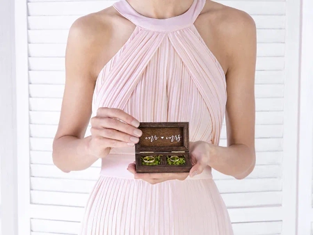 Drewniane pudełko na obrączki Mr & Mrs 10 x 5,5 cm