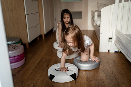 Poduszki białe ekoskóra PIESEK zestaw 3 szt. 6 cm AKSON