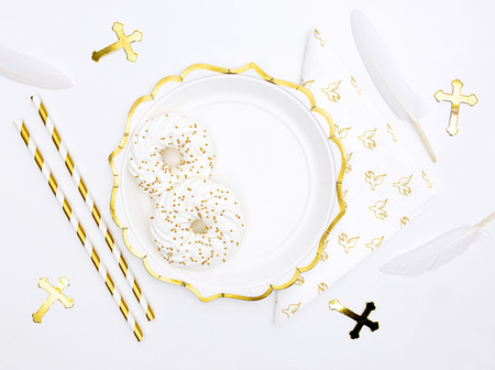 Talerzyki papierowe Białe ze złotym zdobieniem 18,5cm 6 szt