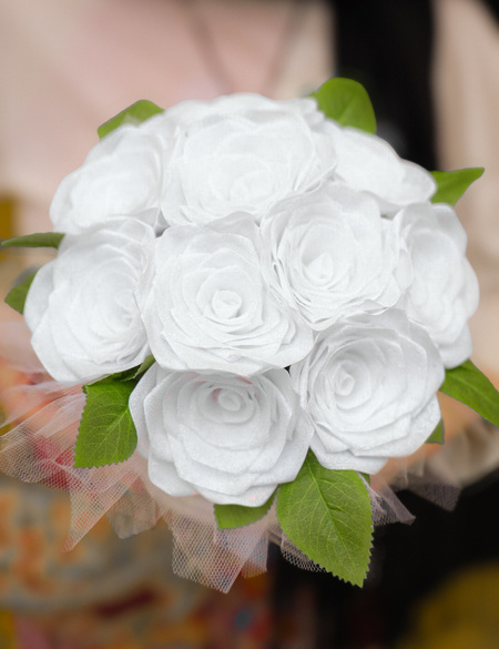 Bukiet róż ze wstążki biały Flower BOX Handmade