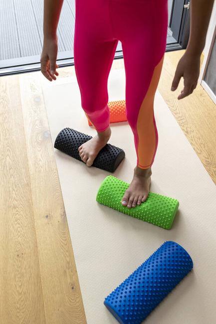 Półwałek do masażu sensoryczny czerwony 30 cm TULLO