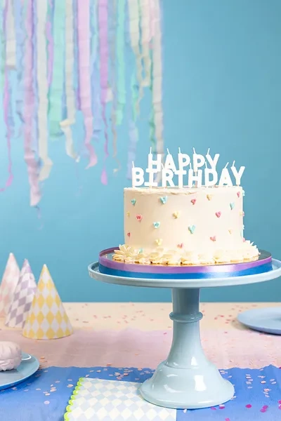 Świeczki pikery HAPPY BIRTHDAY napis biały 13 sztuk