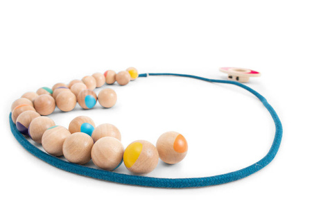 Gra sensoryczna Nawlekana Gąsienica koraliki