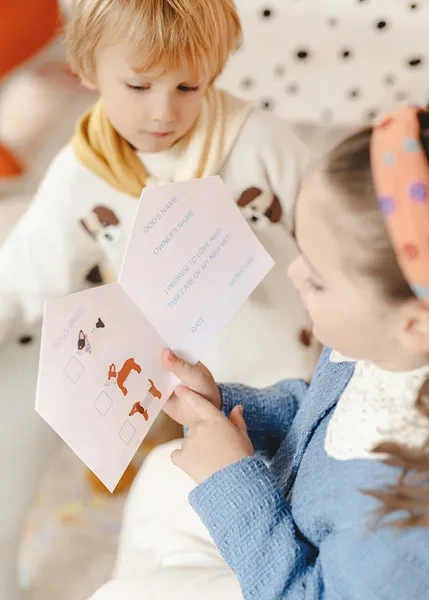 Stojący balon foliowy Buldog, 75x57 cm, mix + kartka