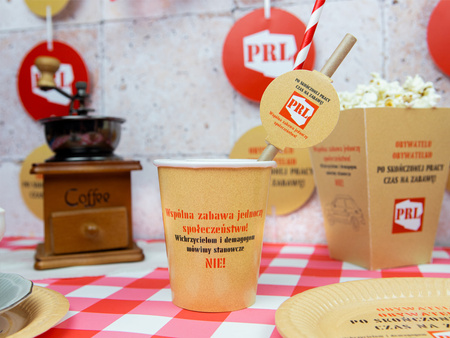 Kubeczki papierowe PRL 250 ml 6 szt.