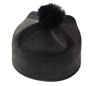 Czapka księdza Biret ksiądz