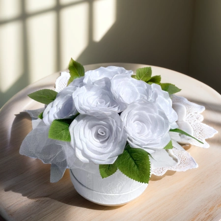 Bukiet róż ze wstążki biały Flower BOX Handmade