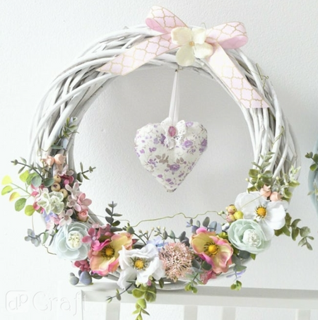 Wianek wiklinowy do dekoracji 15 cm biały