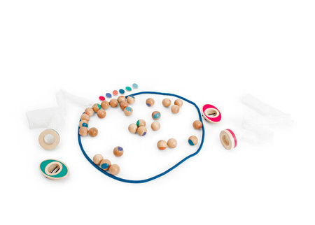 Gra sensoryczna Nawlekana Gąsienica koraliki