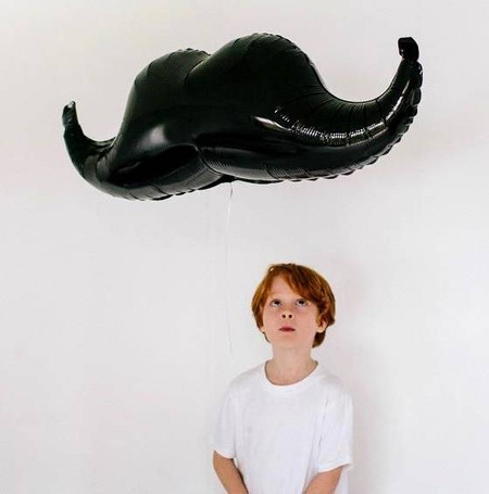 Wąsy balon foliowy 108 cm