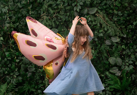 Motyl różowy balon foliowy 120x87 cm