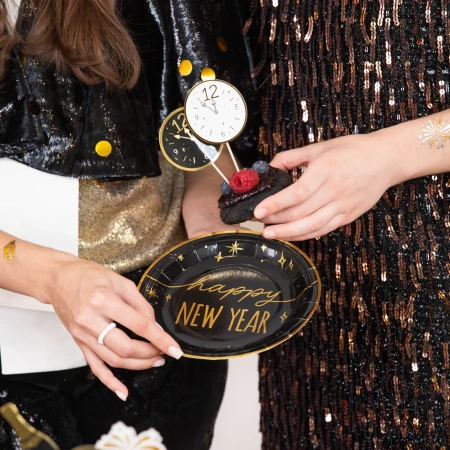 Talerzyki papierowe Happy New Year czarno-złote na Sylwestra 18 cm 6 szt.