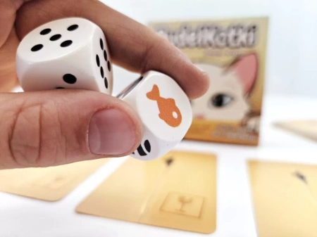 Pudełkotki podróżna, kieszonkowa gra karciana