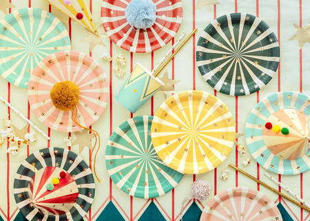 Talerzyki papierowe CYRK kolorowe 18 cm 6 szt.