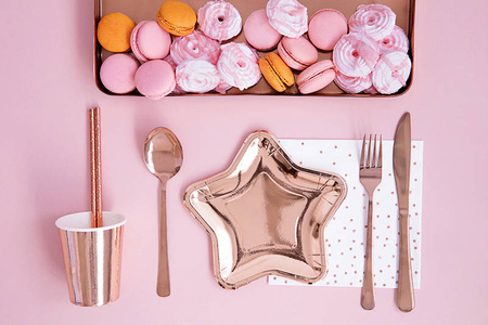 Talerzyki papierowe GWIAZDKA 18cm 6 szt.