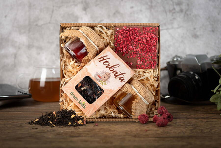 Zestaw prezentowy upominek z herbatą, czekoladą i miodem