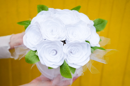 Bukiet róż ze wstążki biały Flower BOX Handmade