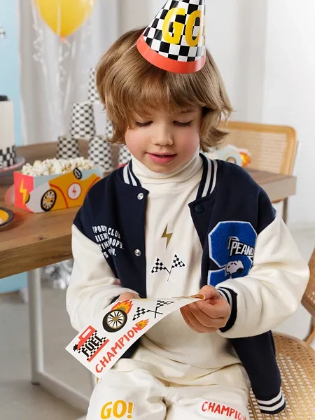 Czapeczki papierowe GO! Szachownica Wyścigi 16 cm 6 szt.