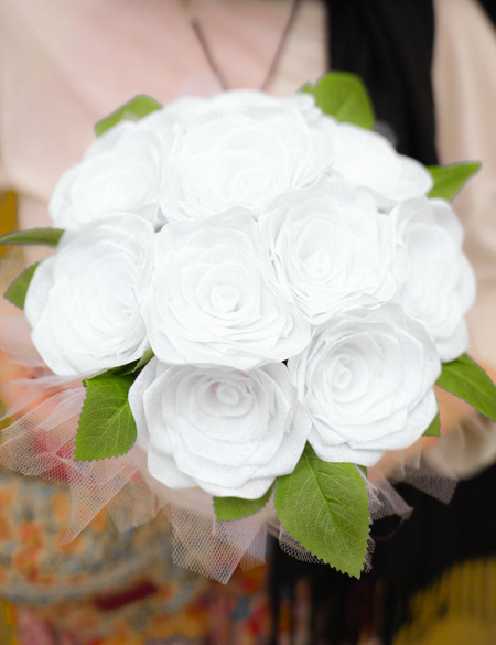 Bukiet róż ze wstążki biały Flower BOX Handmade