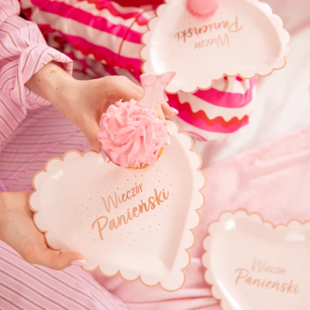 Talerzyki papierowe Wieczór Panieński Serce różowe 9 cali 6 szt.