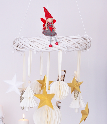 Wianek wiklinowy do dekoracji 15 cm biały