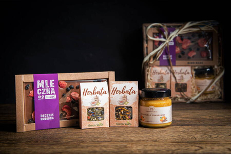 Kosz prezentowy z herbatą i dużą czekoladą