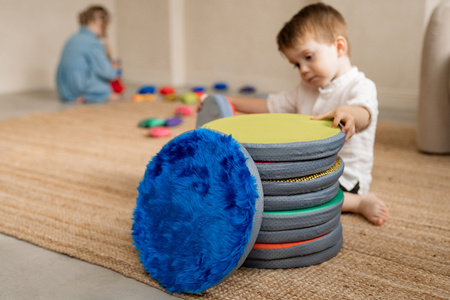 Poduszka Sensoryczna ekoskóra zielona 1 szt.- OUTLET - przybrudzony materiał