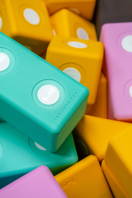 Duże klocki piankowe magnetyczne TUKI zestaw BUILDER 56 elementów