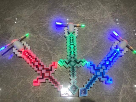 Miecz MINECRAFT Efekty świetlne i dźwiękowe 39 cm MIX