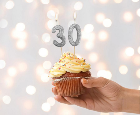 Świeczka urodzinowa cyfra 3 czarna ze srebrnym brokatem