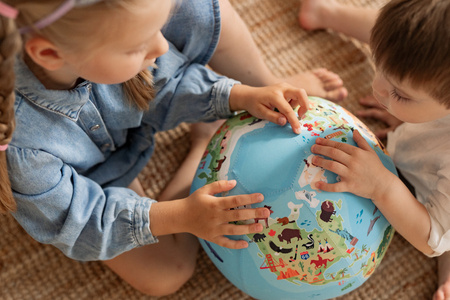 Piłka Balonowa Globus Kontynenty ze zwierzątami