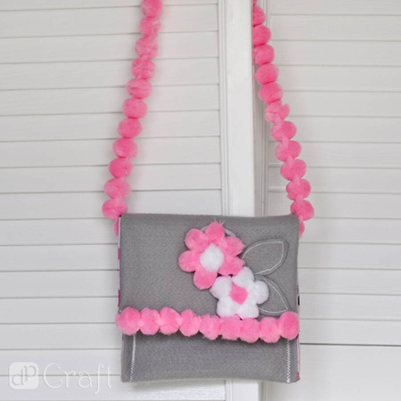 Girlanda z pomponów niebieska 125 cm