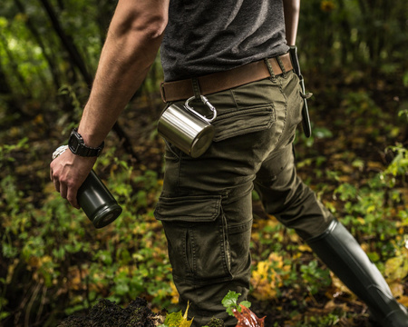 Turystyczny kubek z karabińczykiem