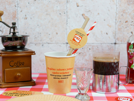 Kubeczki papierowe PRL 250 ml 6 szt.