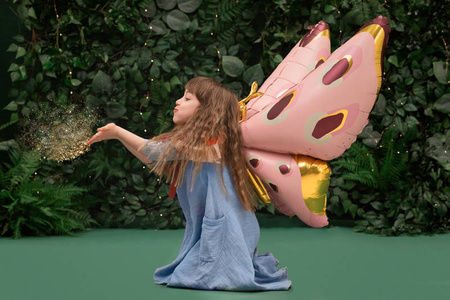 Motyl różowy balon foliowy 120x87 cm