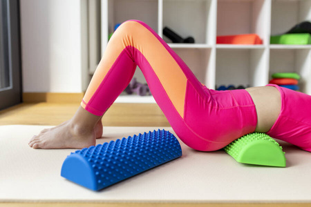 Półwałek do masażu sensoryczny zielony 30 cm TULLO