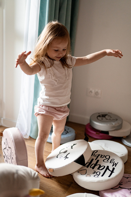 Poduszki białe ekoskóra MIŚ z uszkami 1 szt. 6 cm AKSON