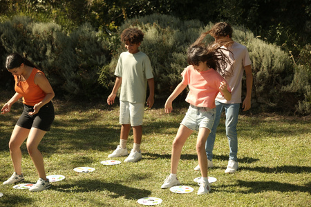 Gra rodzinna towarzyska Dobble Giant Gigant plenerowa