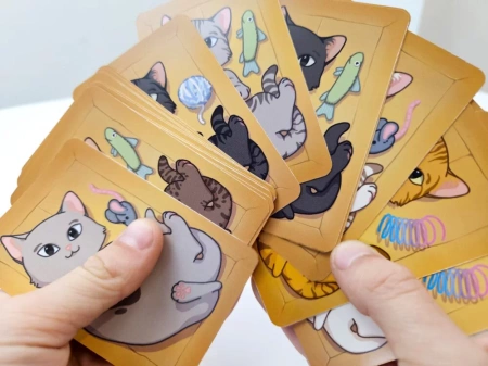 Pudełkotki podróżna, kieszonkowa gra karciana