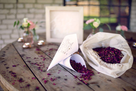 Rożki na konfetti białe 16 cm 10 szt.